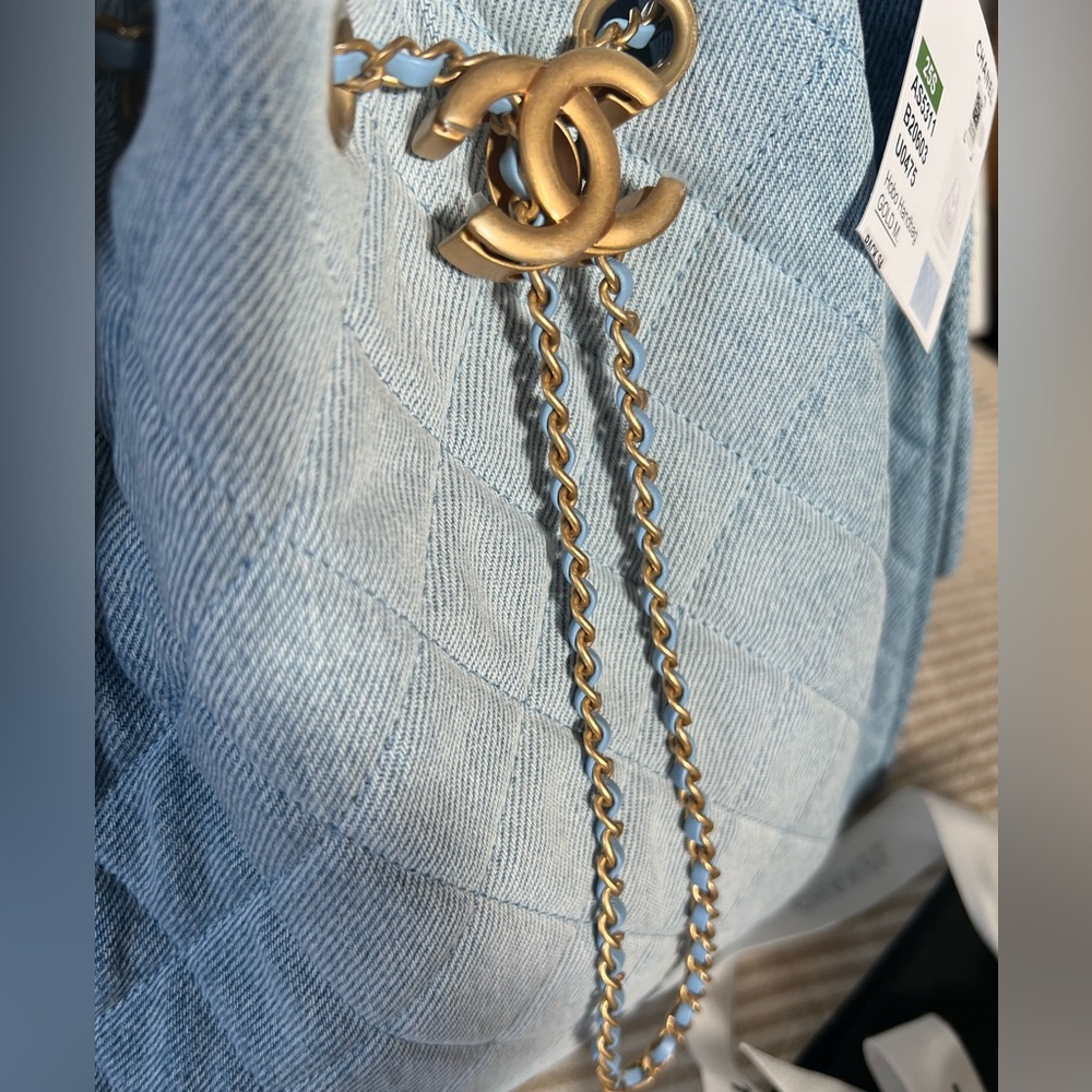 NEW✨ Chanel 25 Hobo Bag Medium Denim - Picture 8 of 14